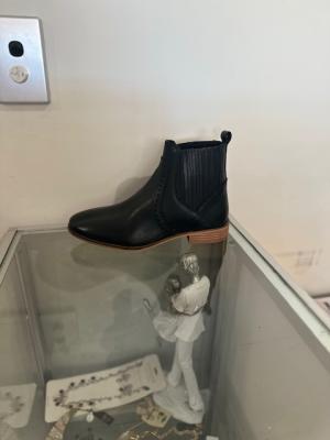 File Black Boot