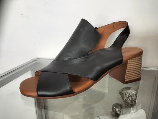 Lavina Black Leather Shoes